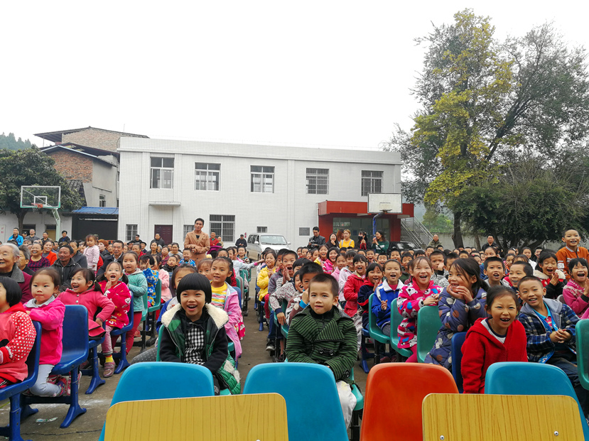 2018年10月22日新世界娱乐城
送文艺下乡2018音乐乡村行音乐会精彩纷呈4 2018年10月22日新世界娱乐城
送文艺下乡2018音乐乡村行音乐会精彩纷呈4