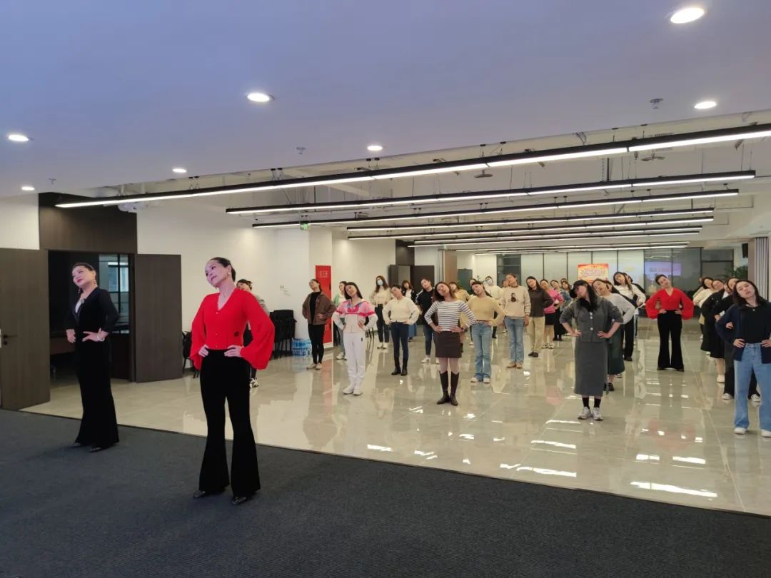 【快乐工作 幸福生活】新世界娱乐城
工会开展“女职工素质提升流动课堂”培训活动