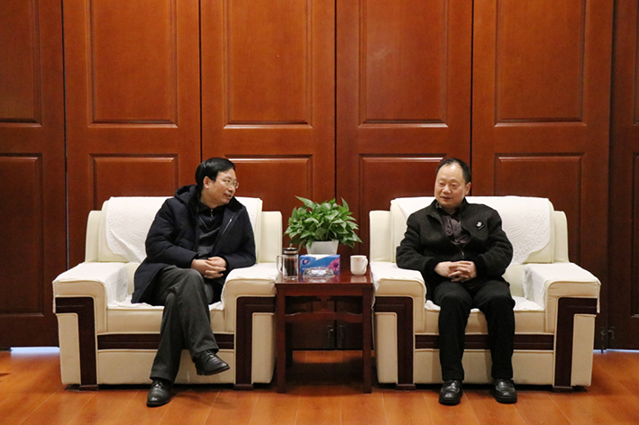 辅导自查排风险 税企协作破难题——市税务局稽查局长张明俊一行到新世界娱乐城
进行纳税辅导