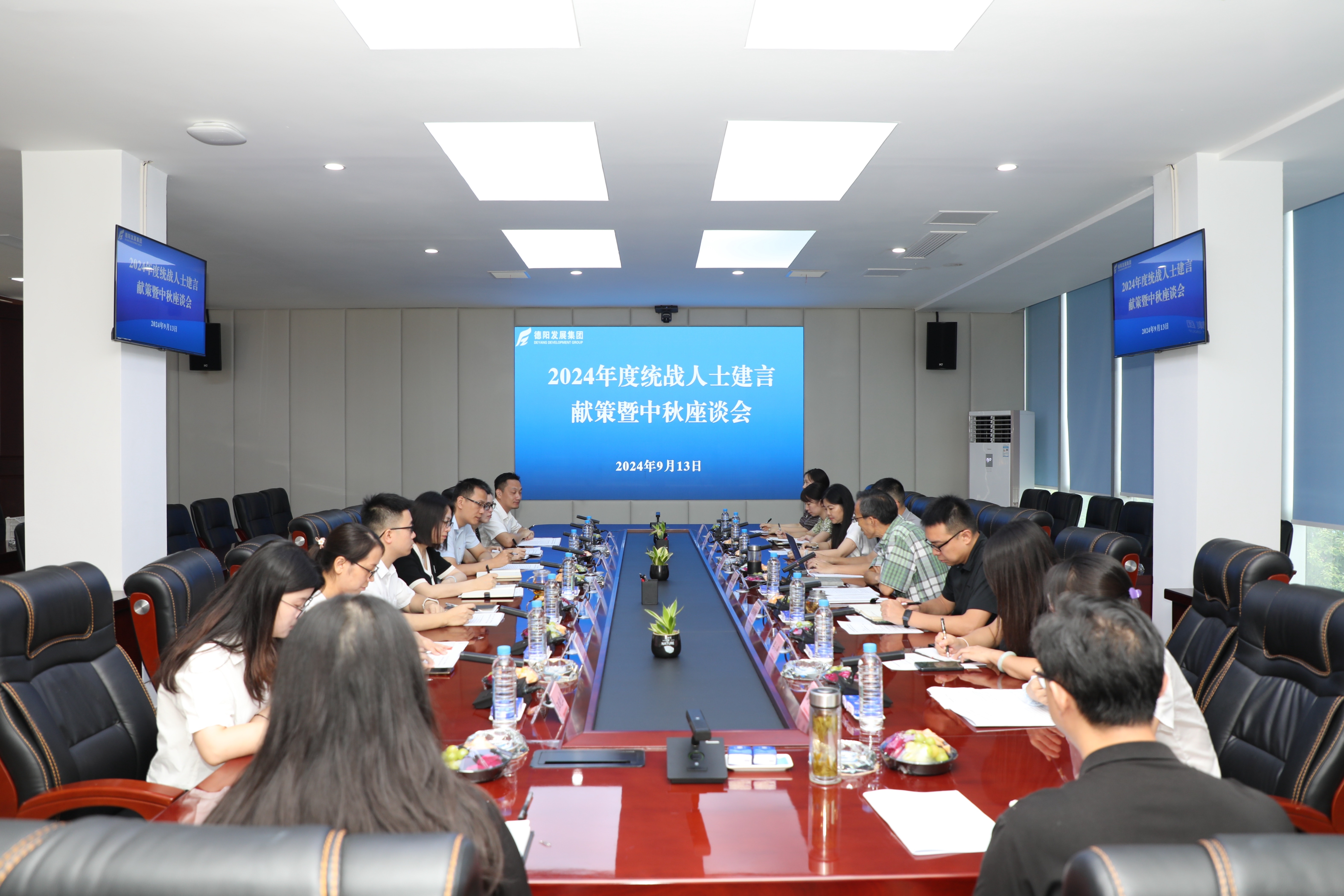 交流汇聚智慧 献策共谋发展--新世界娱乐城
召开统战人士建言献策座谈会